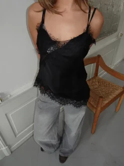 Design By Si Dixia asymmetrisk top med blonder - Sort Outlet