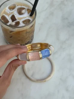 Design By Si Ebony armbånd med striber - Blå/lyserød/hvid/guld Clearance