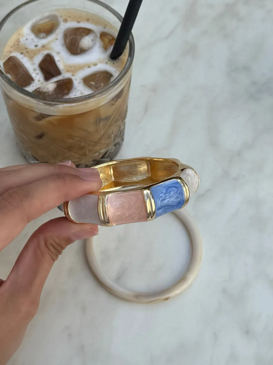 Design By Si Ebony armbånd med striber - Blå/lyserød/hvid/guld Clearance