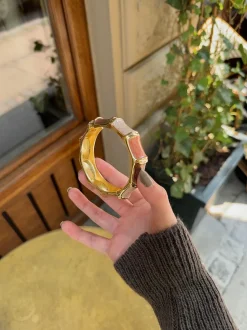 Design By Si Ebony armbånd med striber - Koral/brun/guld/off white Clearance