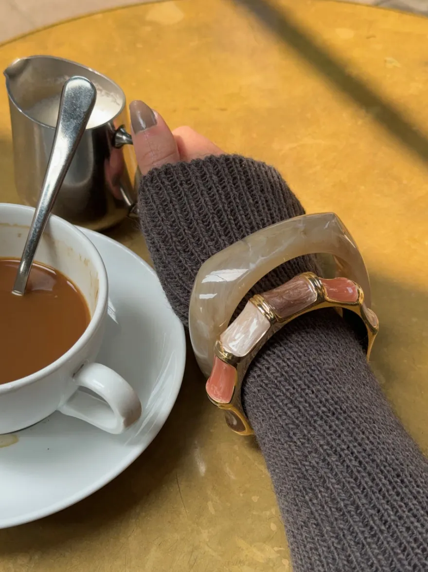 Design By Si Ebony armbånd med striber - Koral/brun/guld/off white Clearance