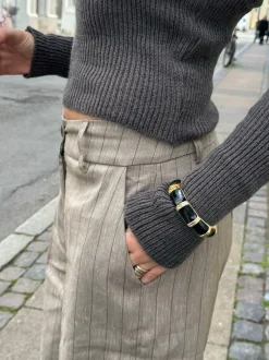 Design By Si Ebony armbånd med striber - Sort/guld Discount
