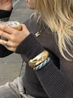 Design By Si Eivora armbånd med striber - Blå nuancer/guld New