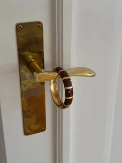 Design By Si Eivora armbånd med striber - Brun/guld Best