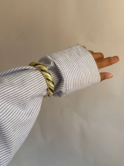 Design By Si Eivora armbånd med striber - Grøn/hvid/guld New