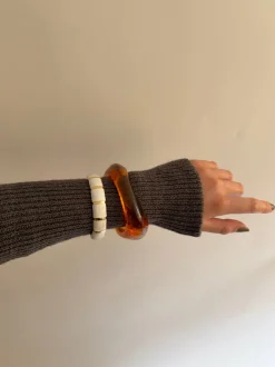 Design By Si Eivora armbånd med striber - hvid/guld Outlet