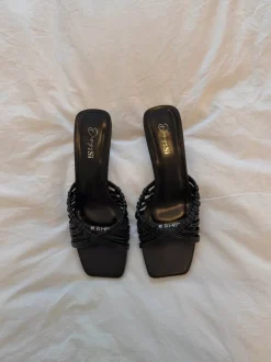 Design By Si Elba mules med fletdetaljer - Sort Discount