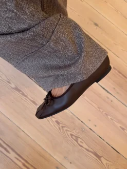Design By Si Eline ballerinaer med detaljer - Mørkebrun Sale