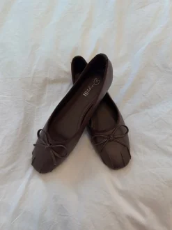 Design By Si Eline ballerinaer med detaljer - Mørkebrun Sale