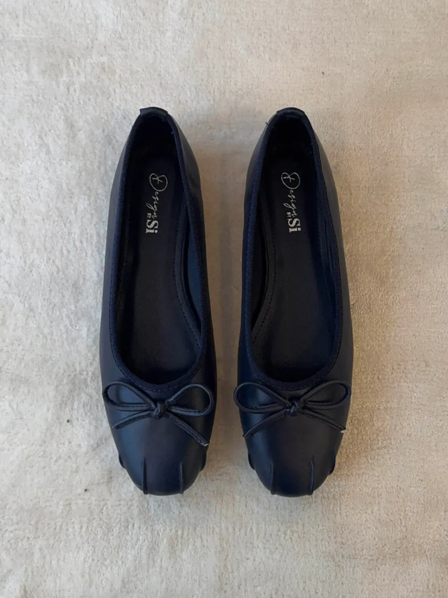 Design By Si Eline ballerinaer med detaljer - Mørk Navy Online