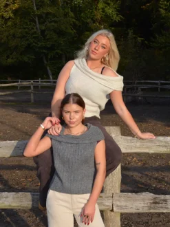 Design By Si Elinor off shoulder strikvest - Grå