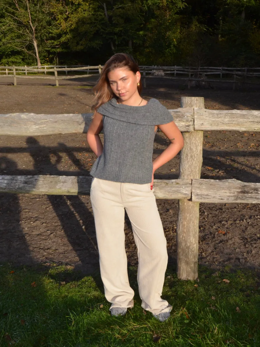 Design By Si Elinor off shoulder strikvest - Grå