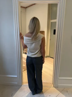 Design By Si Elinor off shoulder strikvest - Off white Hot