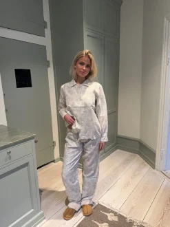 Design By Si Esme pyjamas sæt - Off white/blå Clearance