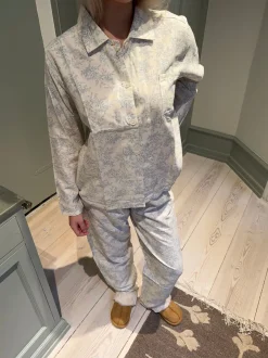 Design By Si Esme pyjamas sæt - Off white/blå Clearance
