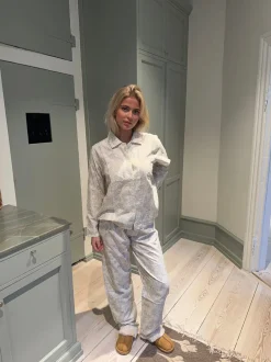 Design By Si Esme pyjamas sæt - Off white/blå Clearance