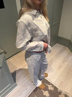 Design By Si Esme pyjamas sæt - Off white/blå Clearance
