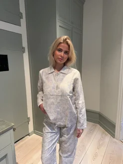 Design By Si Esme pyjamas sæt - Off white/blå Clearance