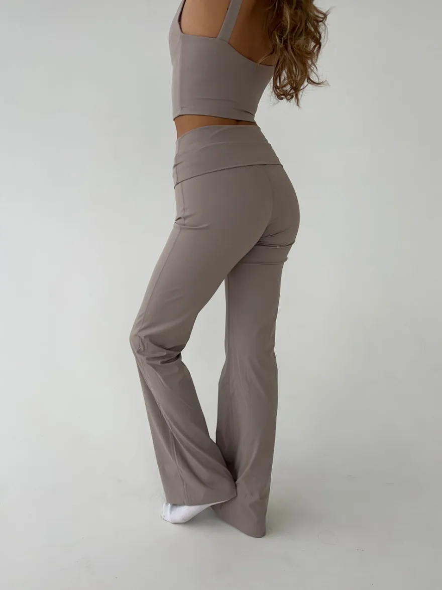 Design By Si Essential flared pants - Ash Best