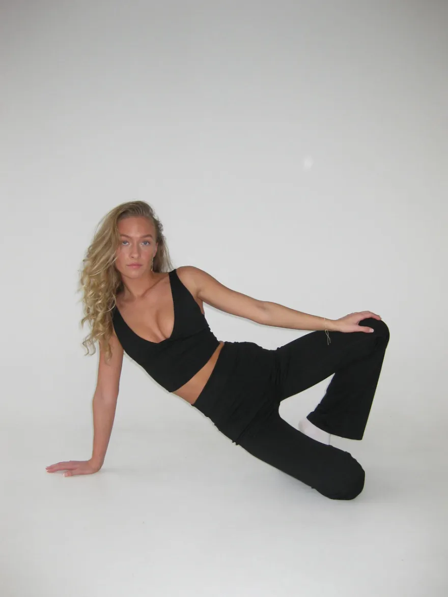 Design By Si Essential flared pants - Jet black Hot