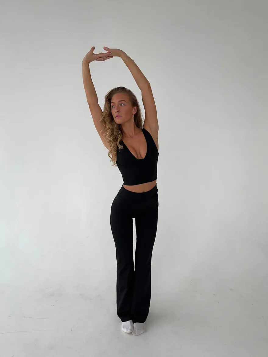 Design By Si Essential flared pants - Jet black Hot