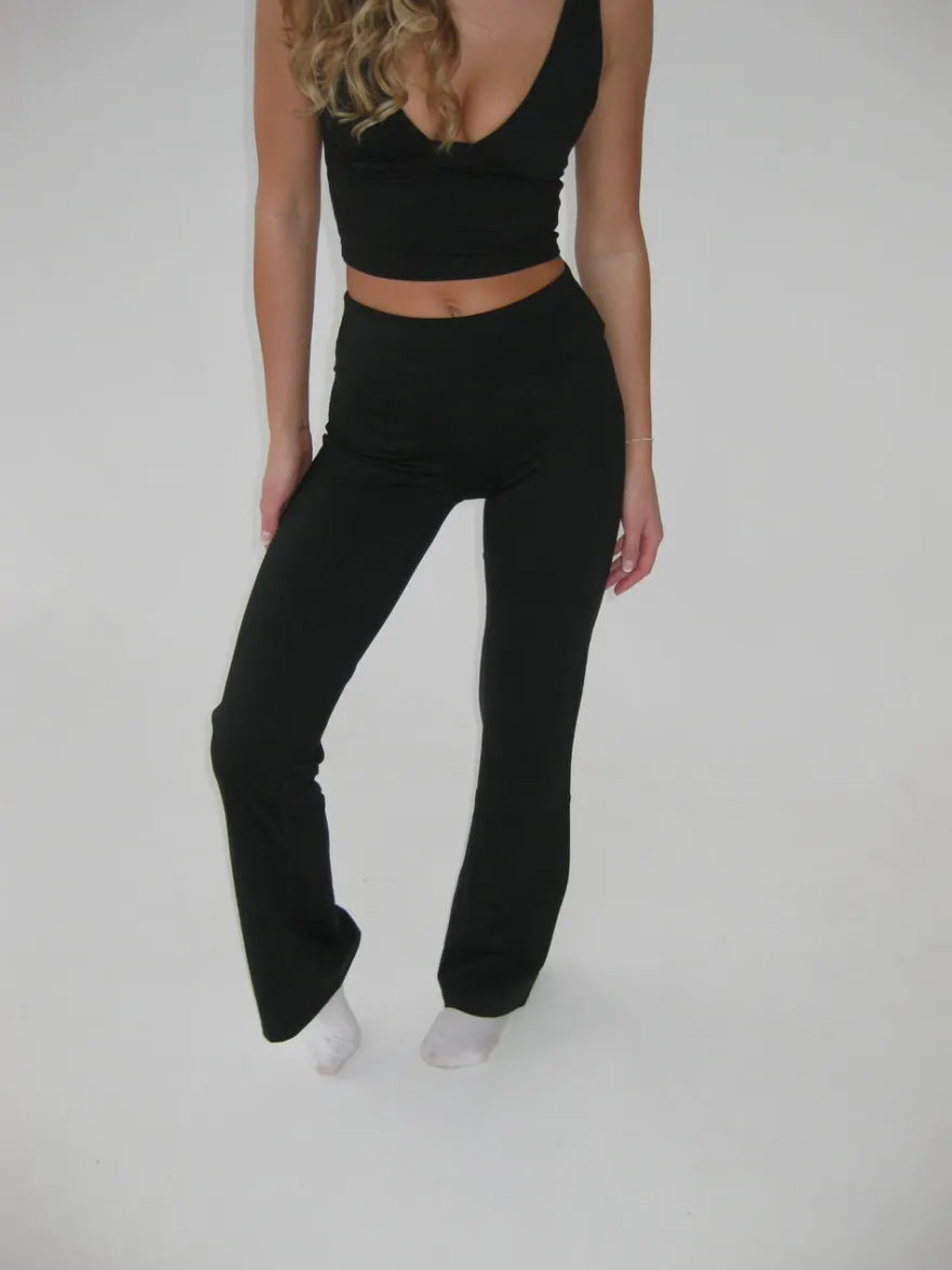 Design By Si Essential flared pants - Jet black Hot