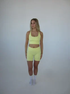 Design By Si Essential shorts - Butter Hot