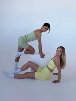 Design By Si Essential shorts - Butter Hot