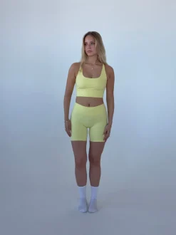 Design By Si Essential shorts - Butter Hot