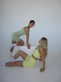 Design By Si Essential shorts - Butter Hot