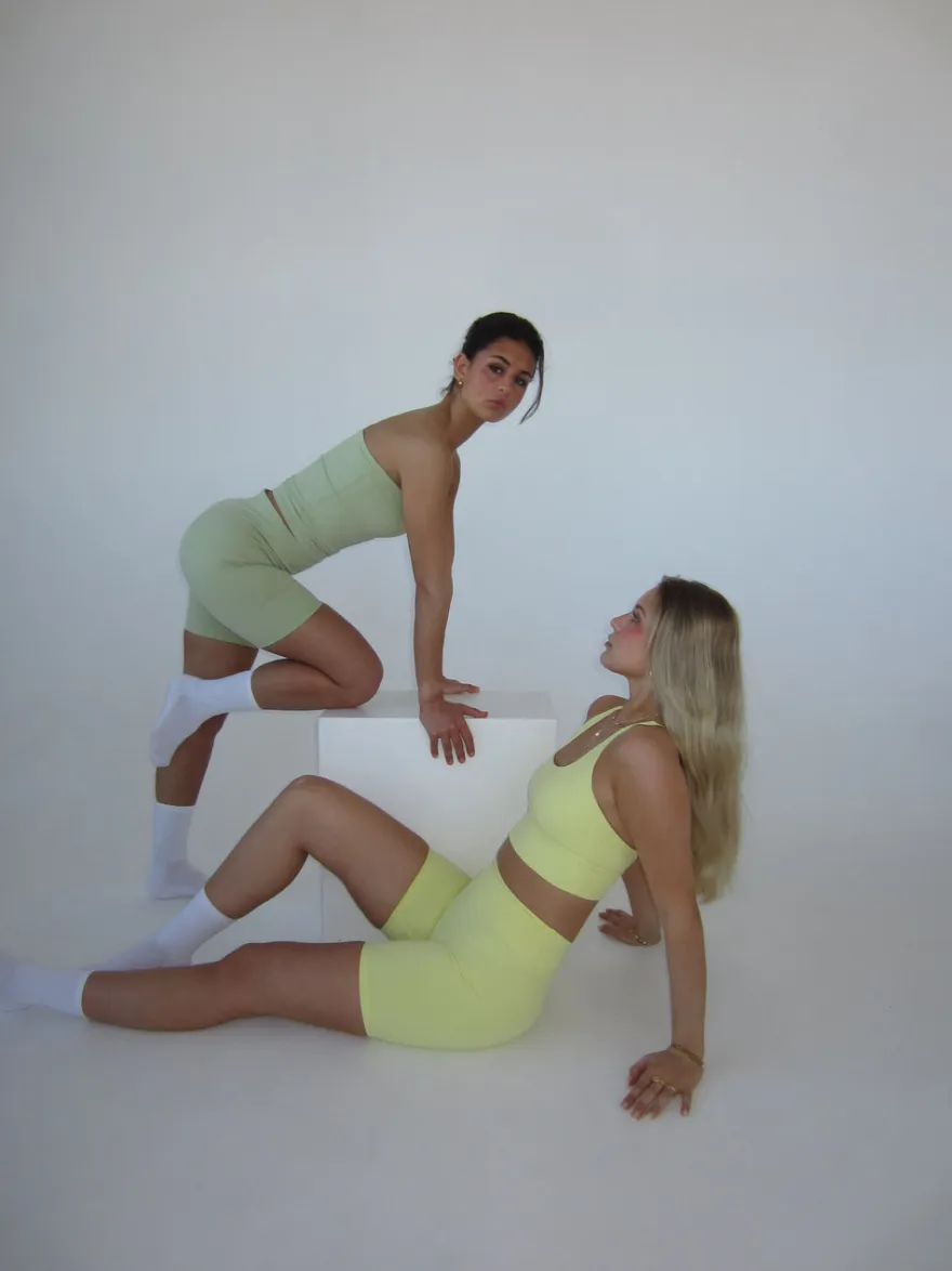 Design By Si Essential shorts - Butter Hot