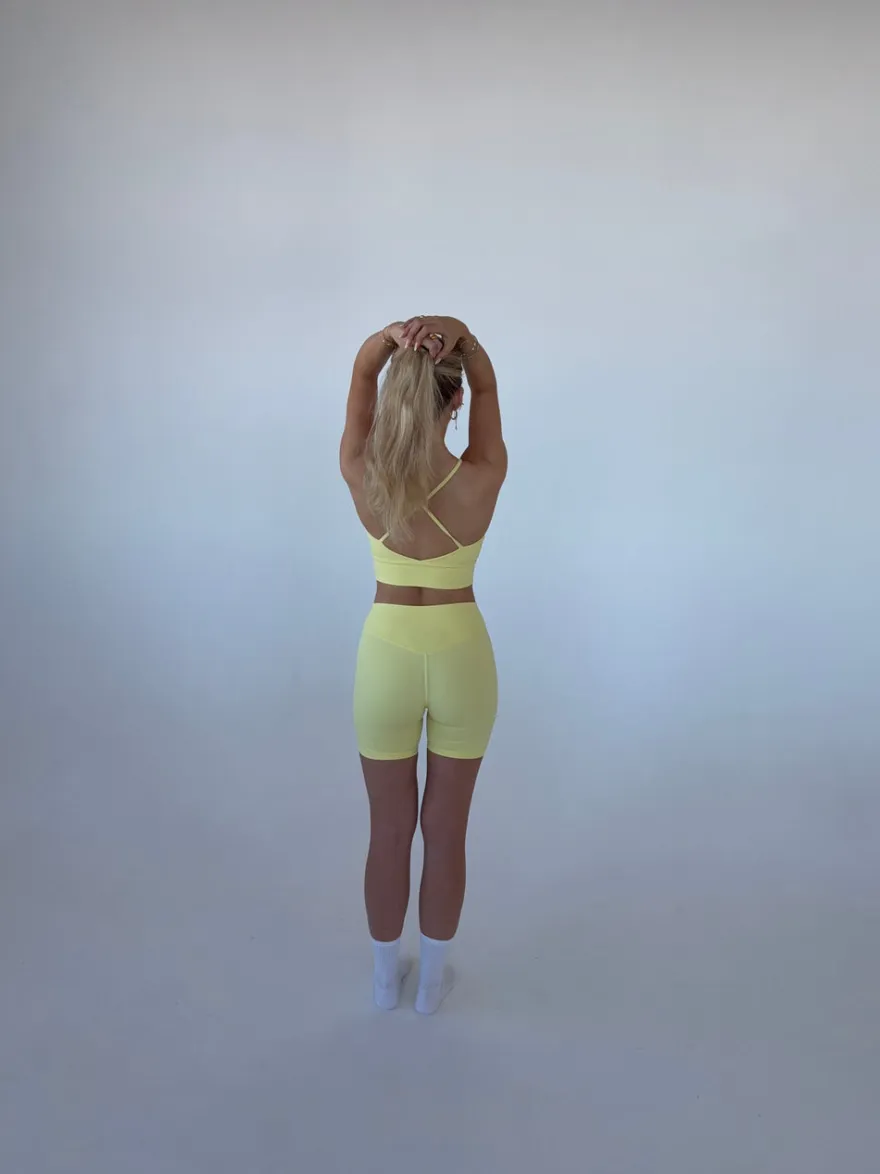 Design By Si Essential shorts - Butter Hot