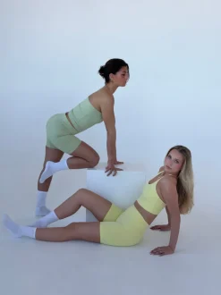 Design By Si Essential shorts - Butter Hot