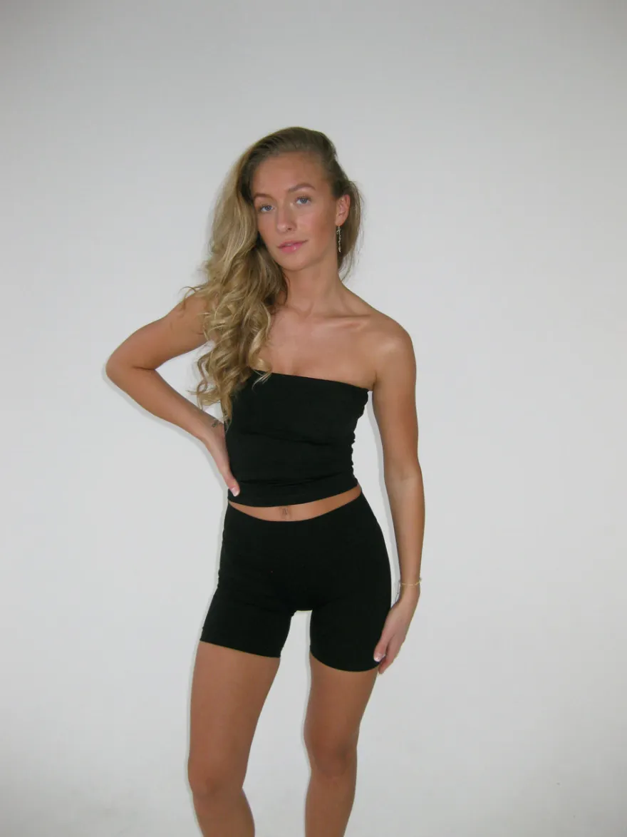 Design By Si Essential shorts - Jet Black Discount
