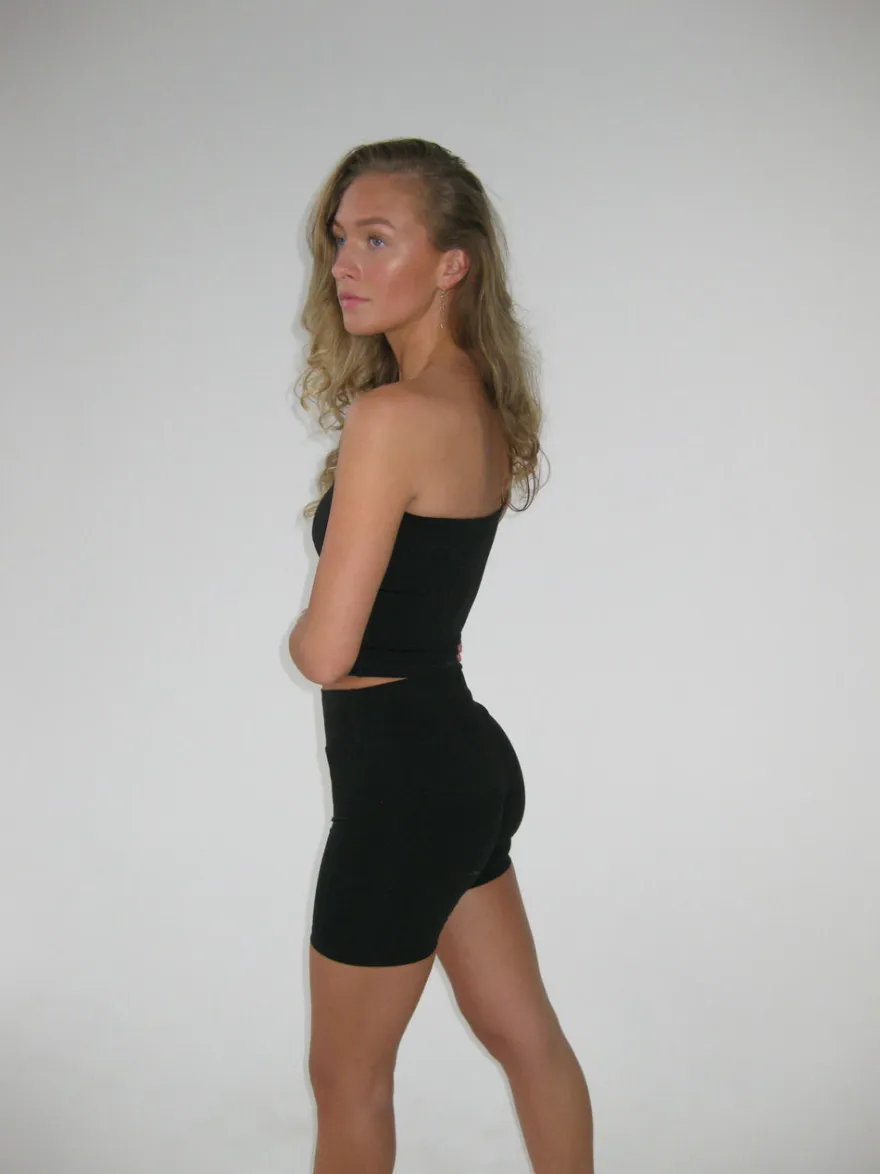 Design By Si Essential shorts - Jet Black Discount