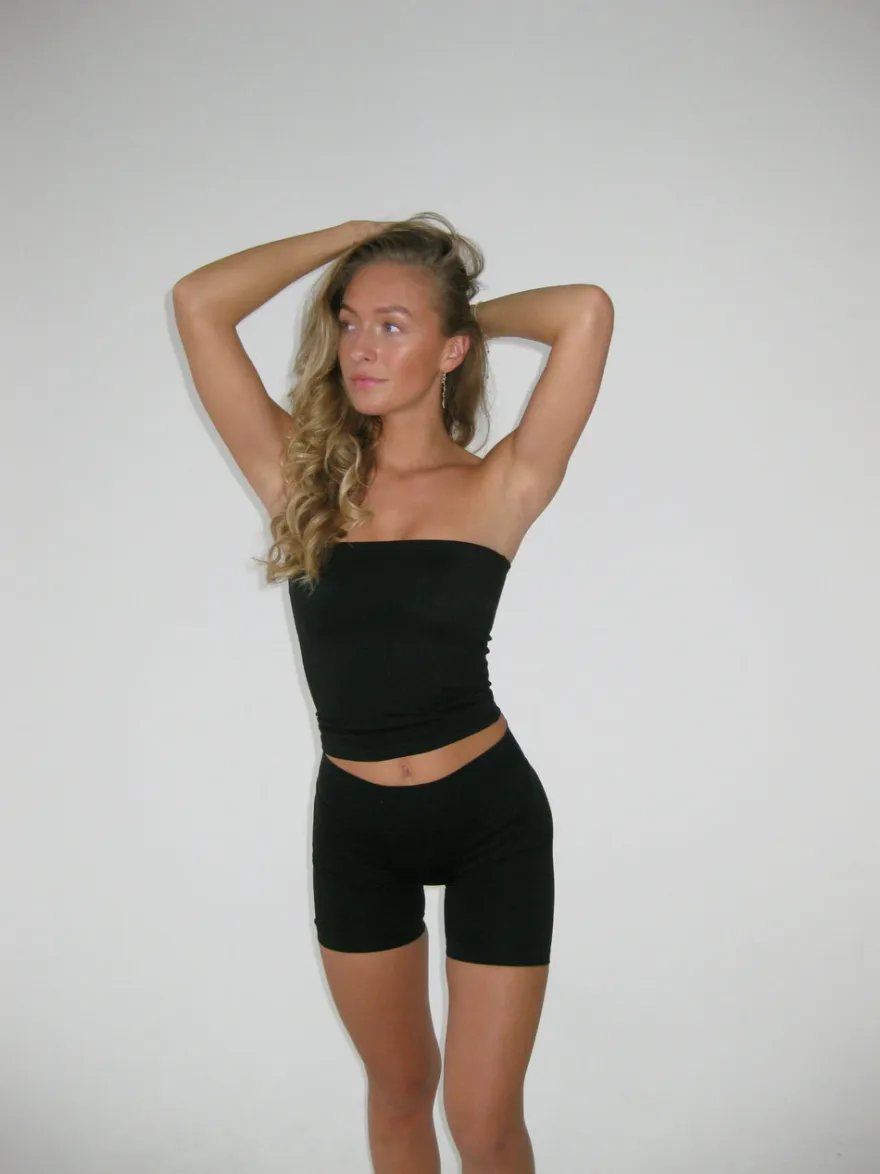 Design By Si Essential shorts - Jet Black Discount