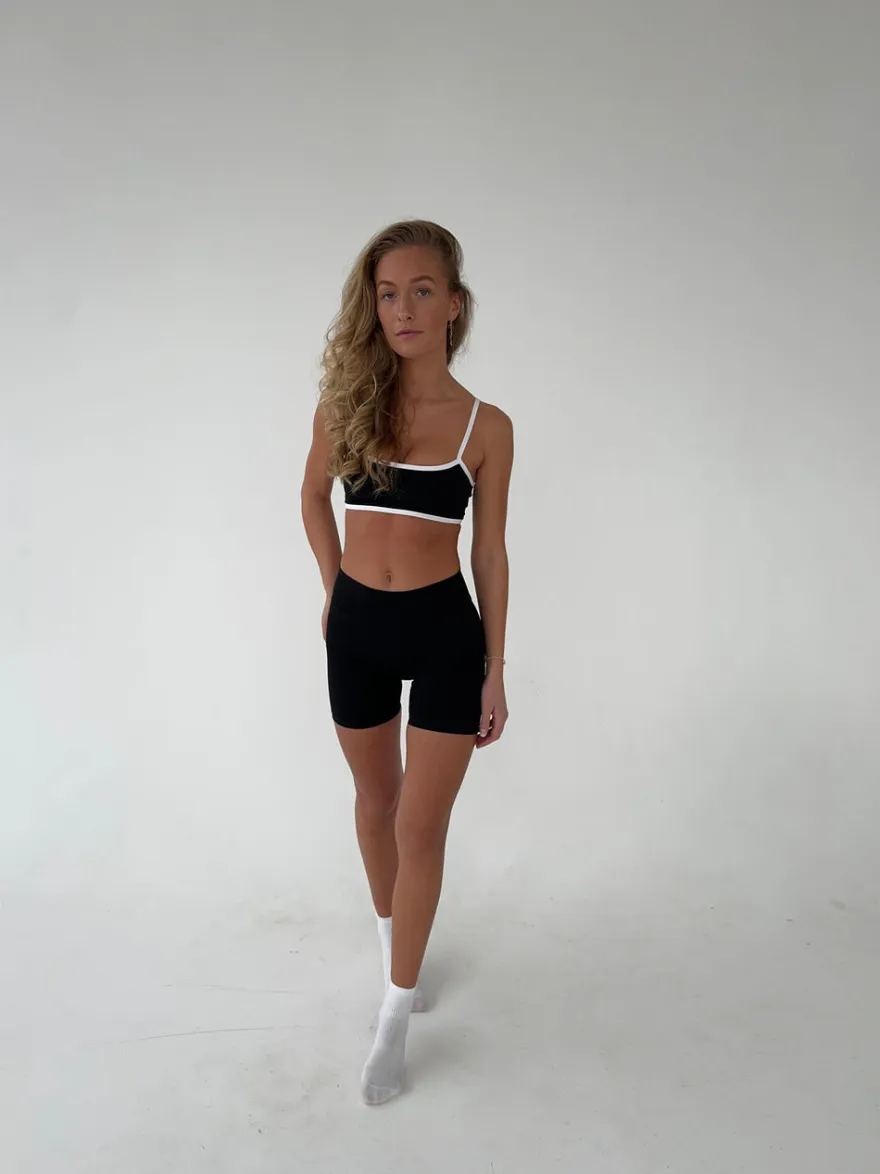 Design By Si Essential shorts - Jet Black Discount