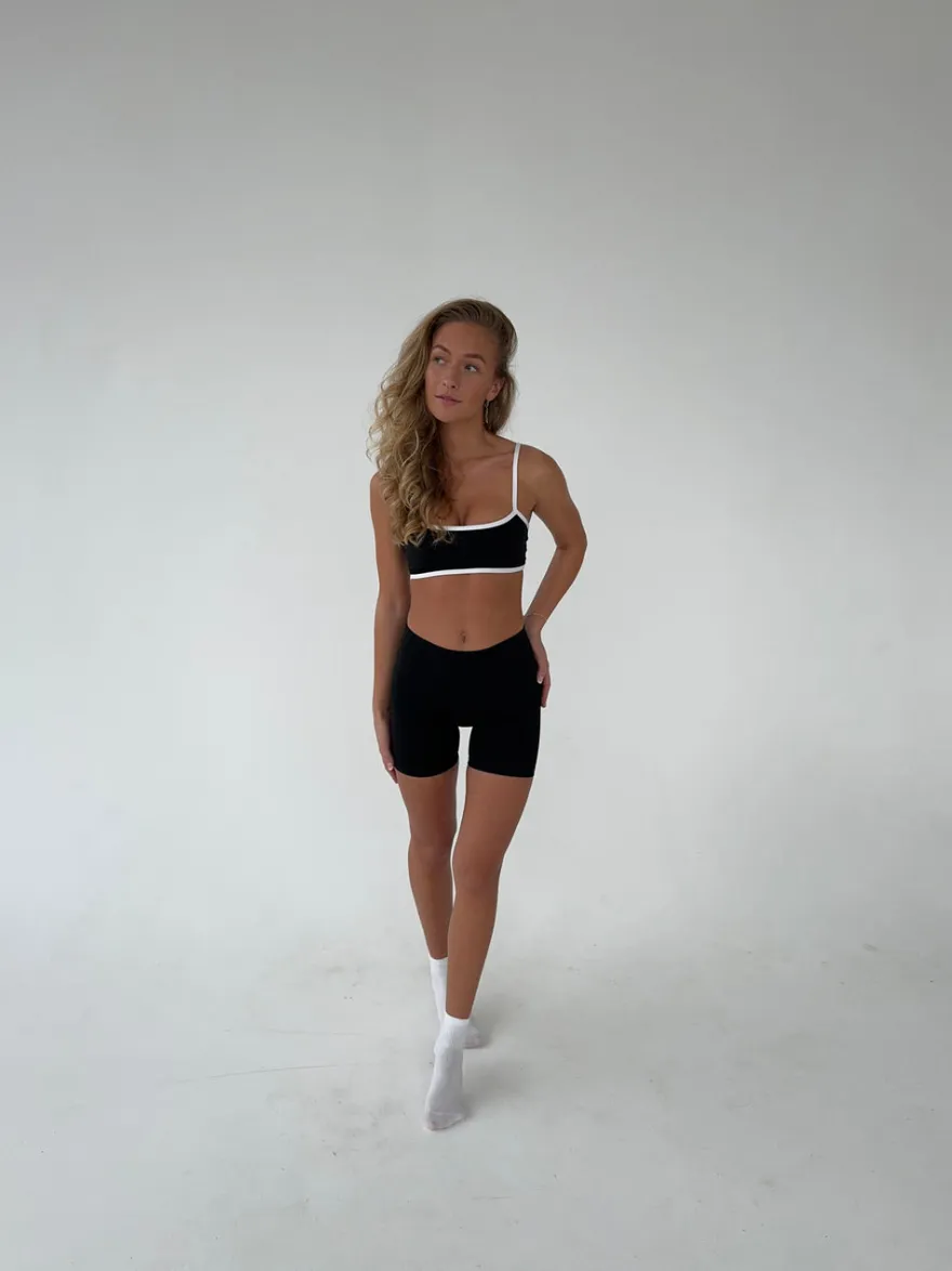 Design By Si Essential shorts - Jet Black Discount