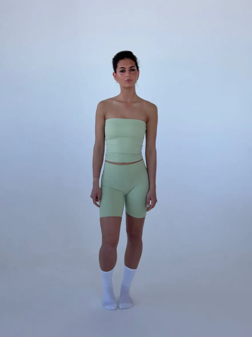 Design By Si Essential shorts - Matcha Best