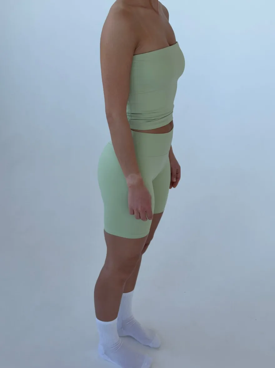 Design By Si Essential shorts - Matcha Best