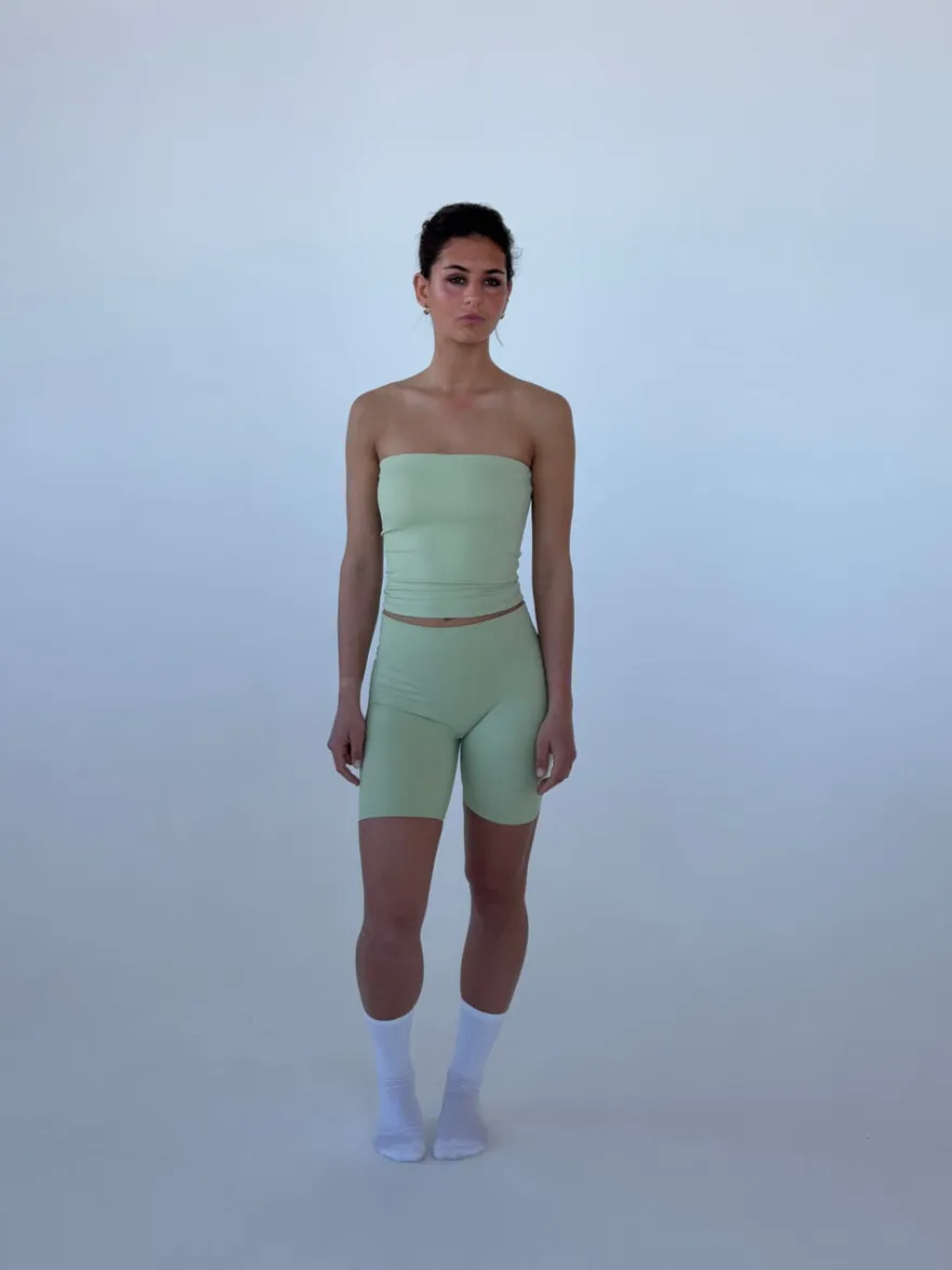 Design By Si Essential shorts - Matcha Best
