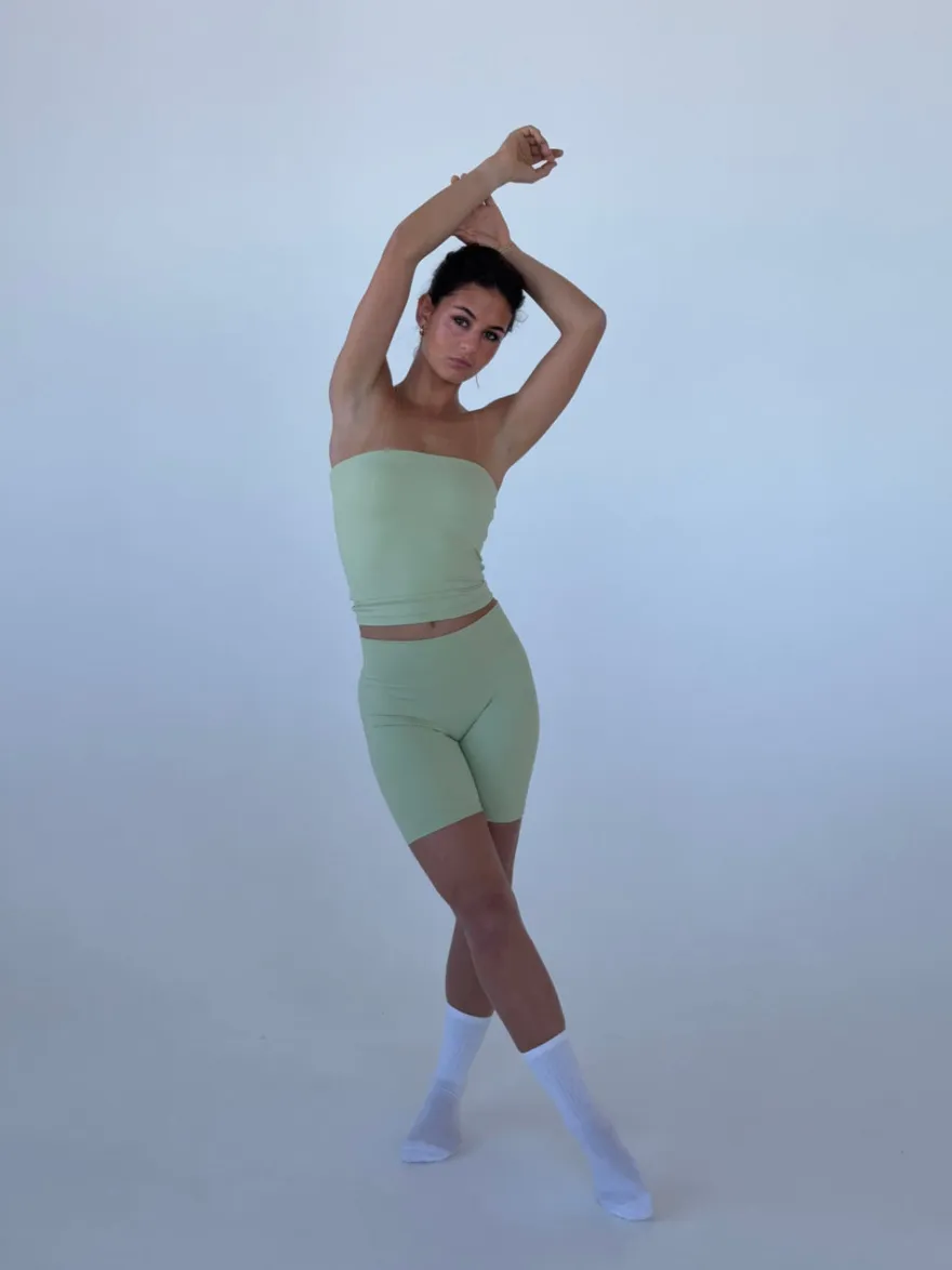 Design By Si Essential shorts - Matcha Best