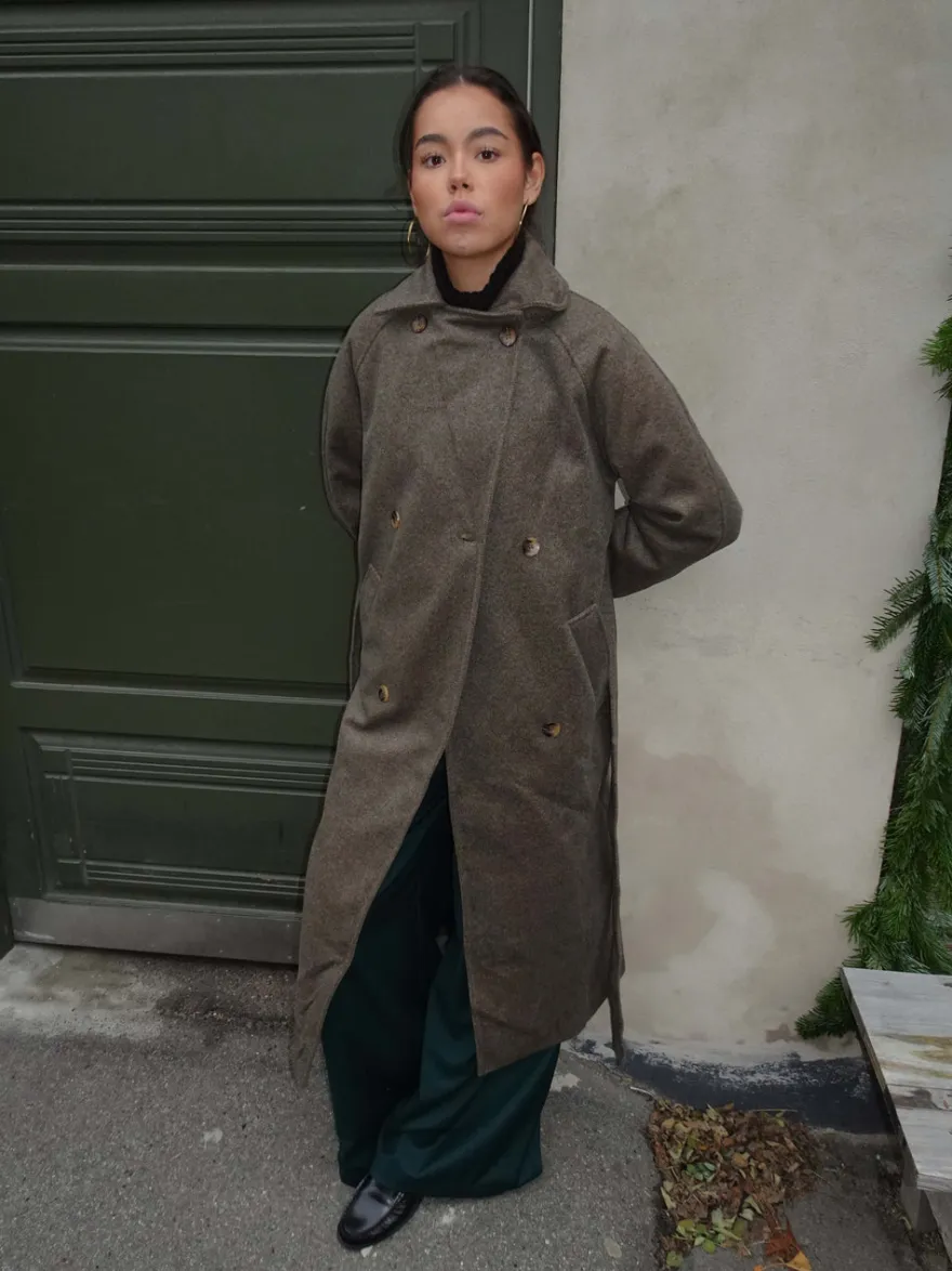 Design By Si Esther frakke med bælte - Brunlig grå Clearance