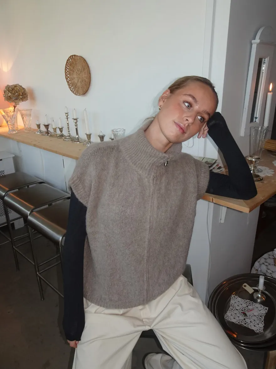 Design By Si Fiona vest med høj hals - Beige New