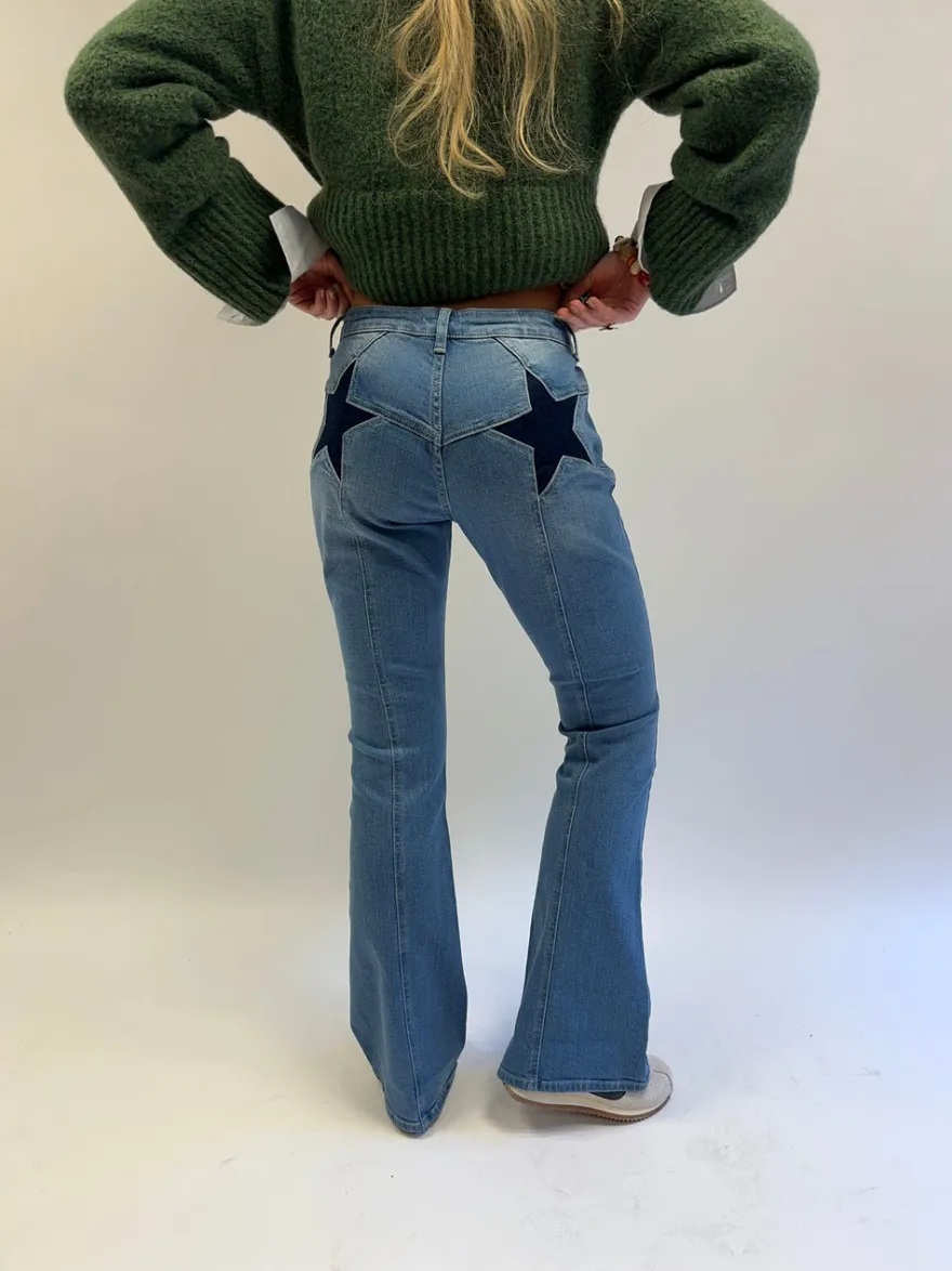 Design By Si Flared star jeans med navy stjerne - Lys denim Clearance
