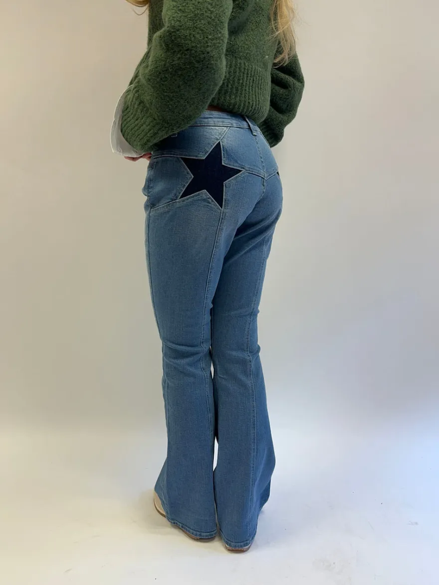 Design By Si Flared star jeans med navy stjerne - Lys denim Clearance