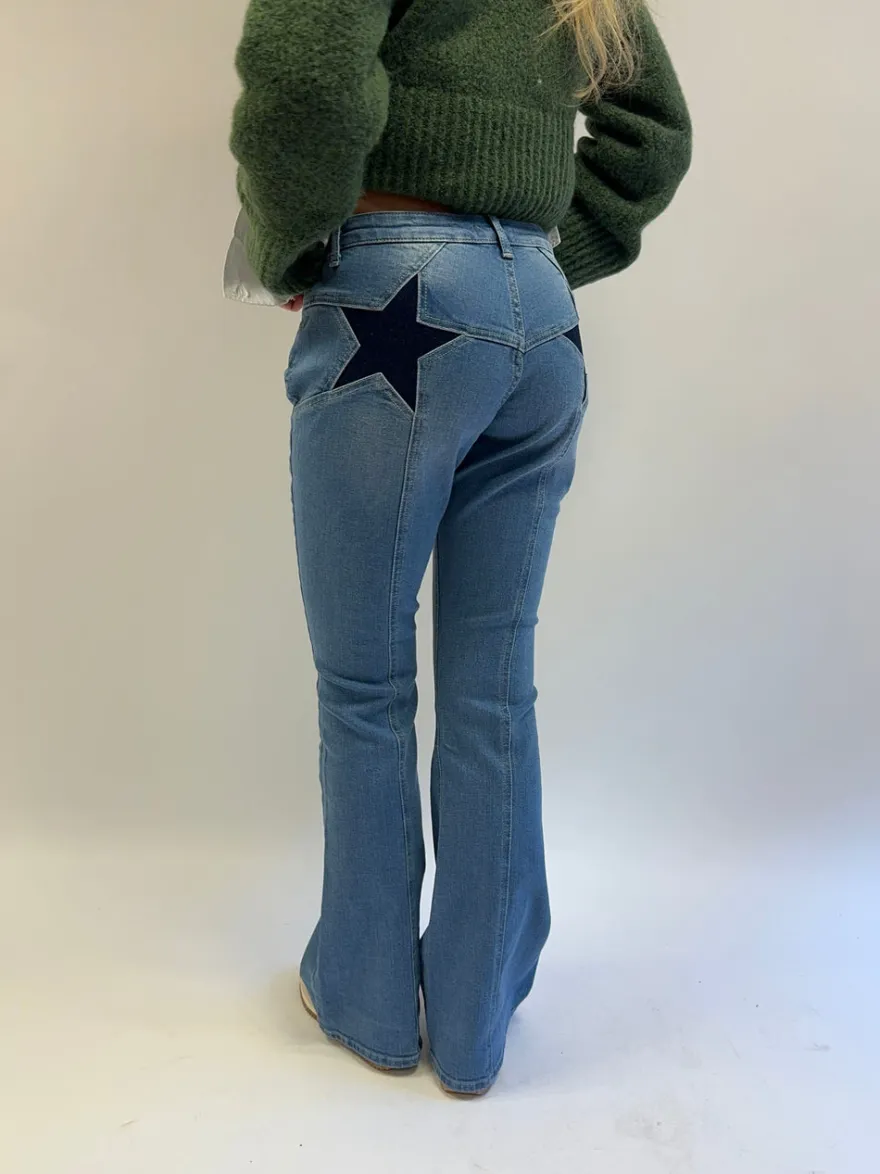 Design By Si Flared star jeans med navy stjerne - Lys denim Clearance