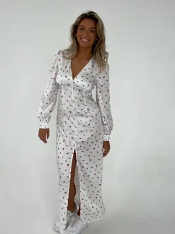 Design By Si Frederikke satinkjole med røde blomster - Hvid Online