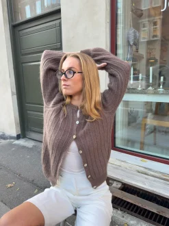 Design By Si Grace cardigan i strik - Brun