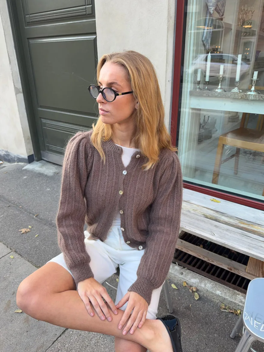Design By Si Grace cardigan i strik - Brun